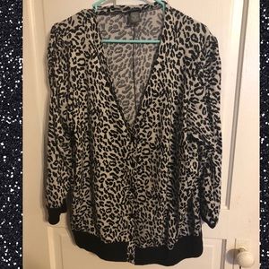 ⬇️ Dots Cream & Black Leopard Print Cardigan